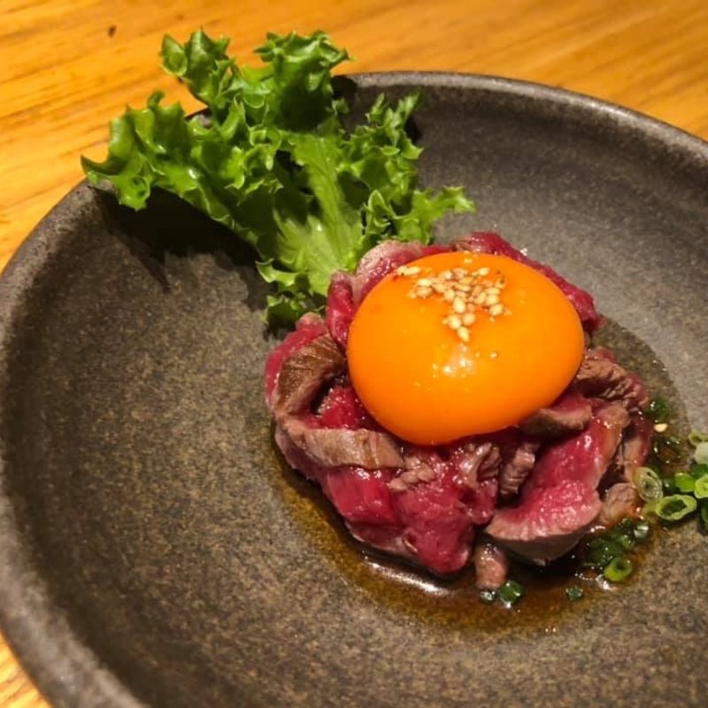 ヒレの湯引きユッケ(焼肉トラジ ルクア大阪店)