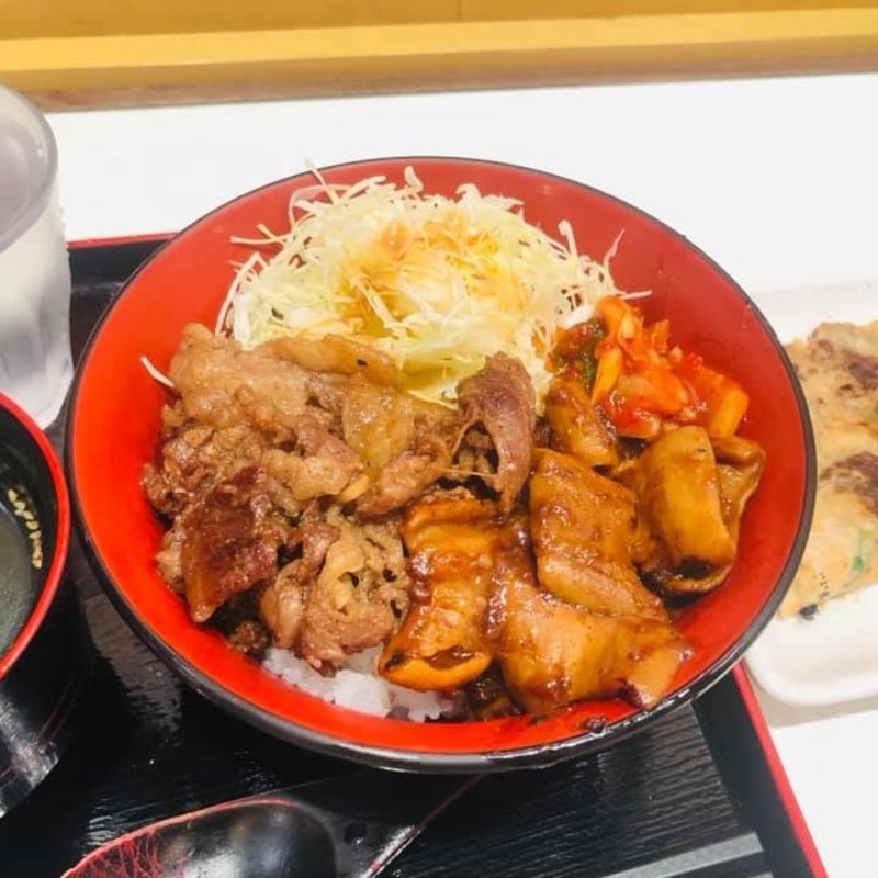 ホルモン焼肉丼(牛焼き みらく 阪神スナックパーク)