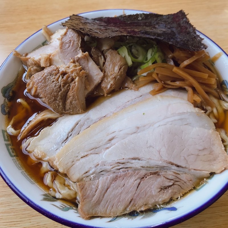 中華そば小盛り濃い抜き麺硬ハジ肉トッピング(ケンちゃんラーメン 三川店 )