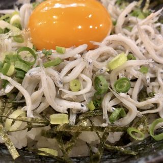 釜揚げシラス丼(魚人食堂 （ウオンチュショクドウ）)