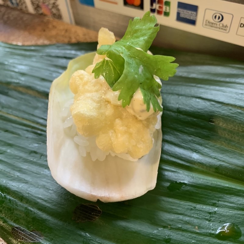 鱧の天婦羅、アンディーブのせ(十三 すし屋台 （すしやたい）)