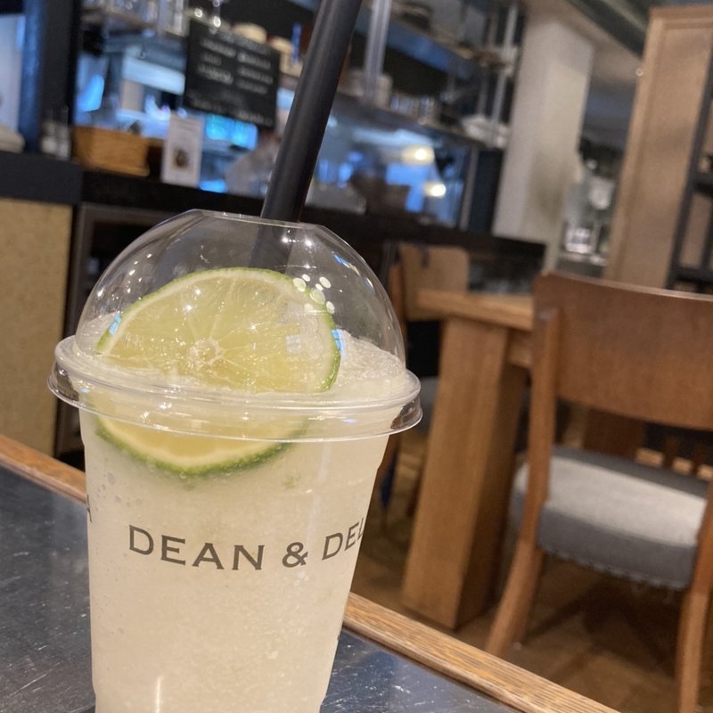レモンアンドライムフラッペ(DEAN & DELUCA)