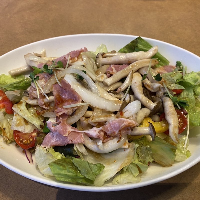 きのことボークパストラミのサラダ(ジョリーパスタ 入間店)