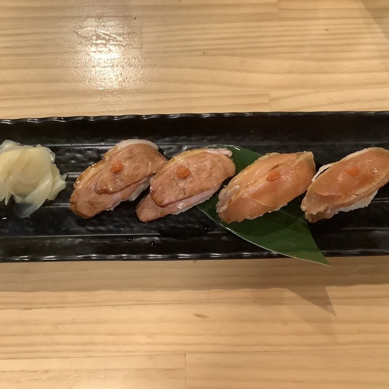 知覧どりと鴨ロース　にぎり食べ比べ(鶏居酒屋 ちらんや)