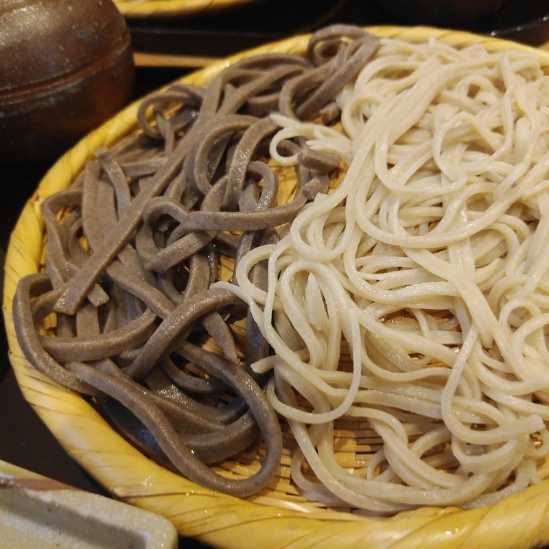 せいろと田舎の二色盛(根津 鷹匠)