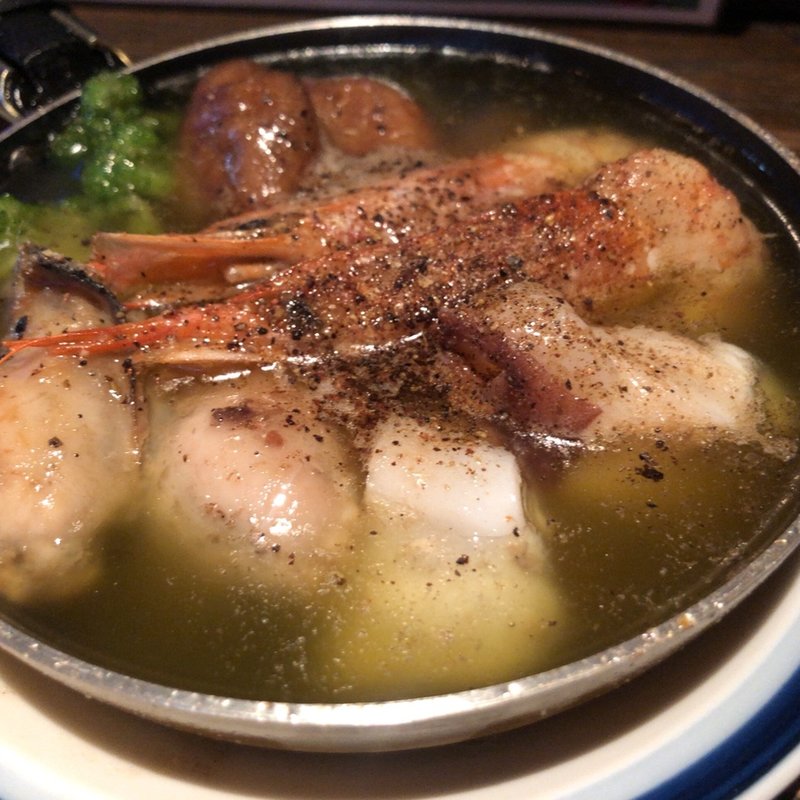 牡蠣と海老と蛸のアヒージョ(オイスターバー 桔梗 （オイスターバー キキョウ）)