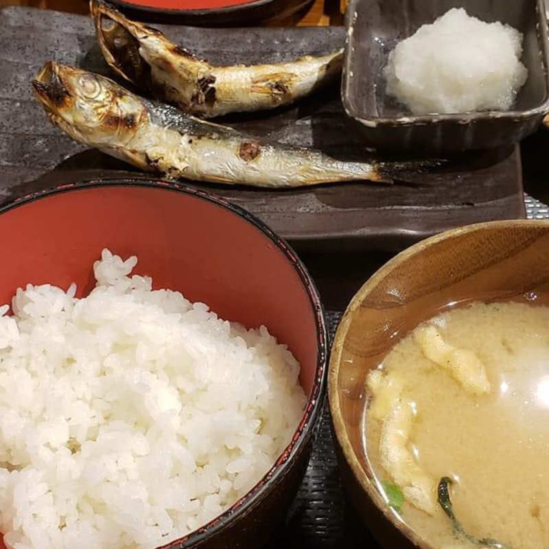 朝いわし定食(炭火焼干物定食 しんぱち食堂 新宿店)