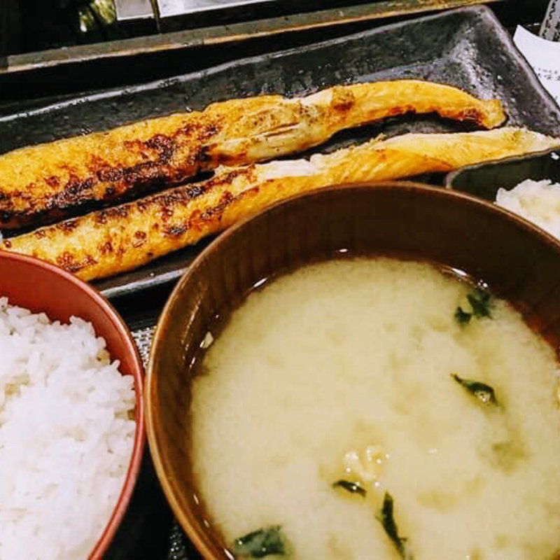 サーモンハラス干し定食(ご飯大)(炭火焼干物定食 しんぱち食堂 新宿店)