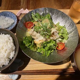 豚しゃぶサラダ定食(離島キッチン神楽坂店)