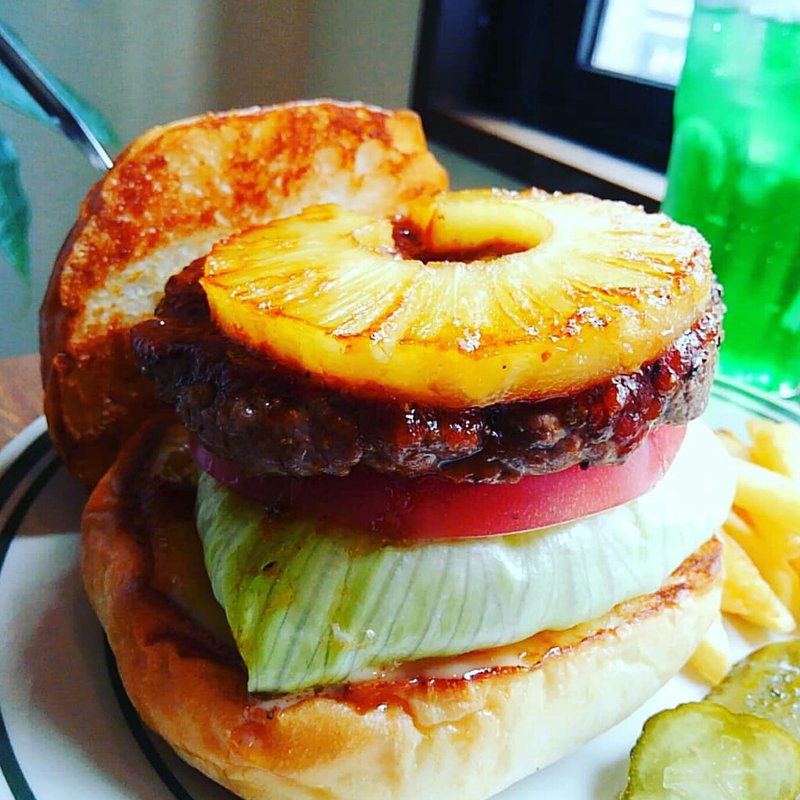 ハワイアンバーガー(ザ マンチーズ バーガーワークス （THE MUNCHIES BURGER WORKS）)