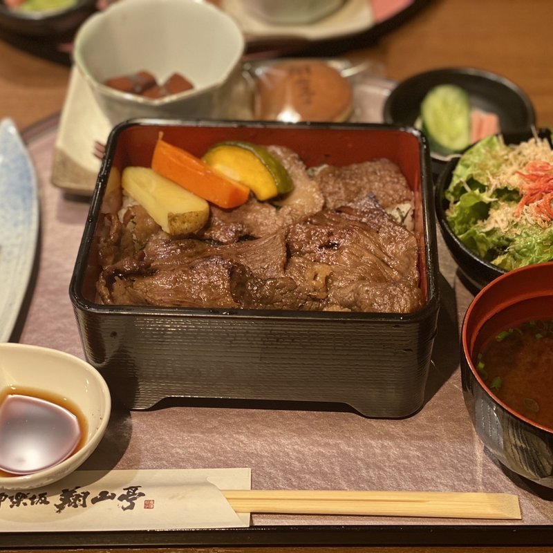 黒毛和牛カルビ重(翔山亭神楽坂本館 （ショウザンテイ）)