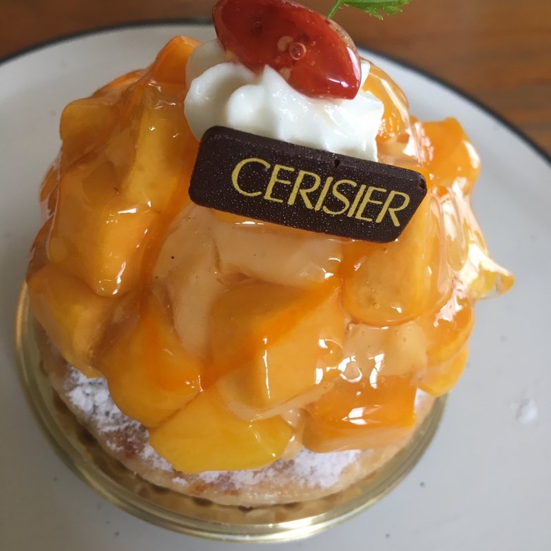 完熟マンゴーのタルト(スリジェ)