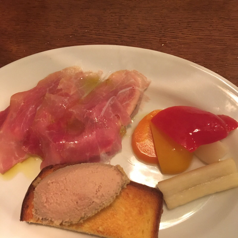 前菜の盛り合わせ(オステリア メグロ)