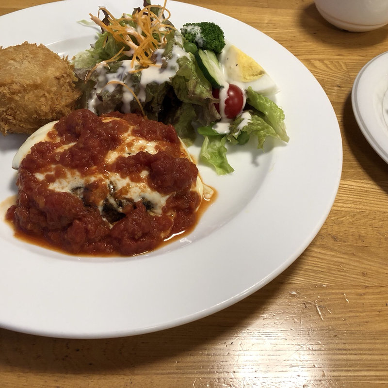 モッツァレラチーズとトマトソースのハンバーグ(レストランみやもと )