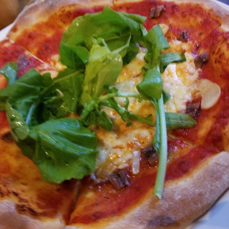 アンチョビとルッコラの手捏ねピザ(green cafe)