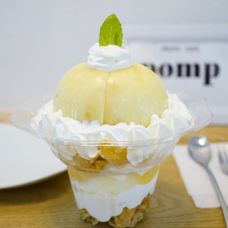 桃パフェ(フルーツカフェ pomp)