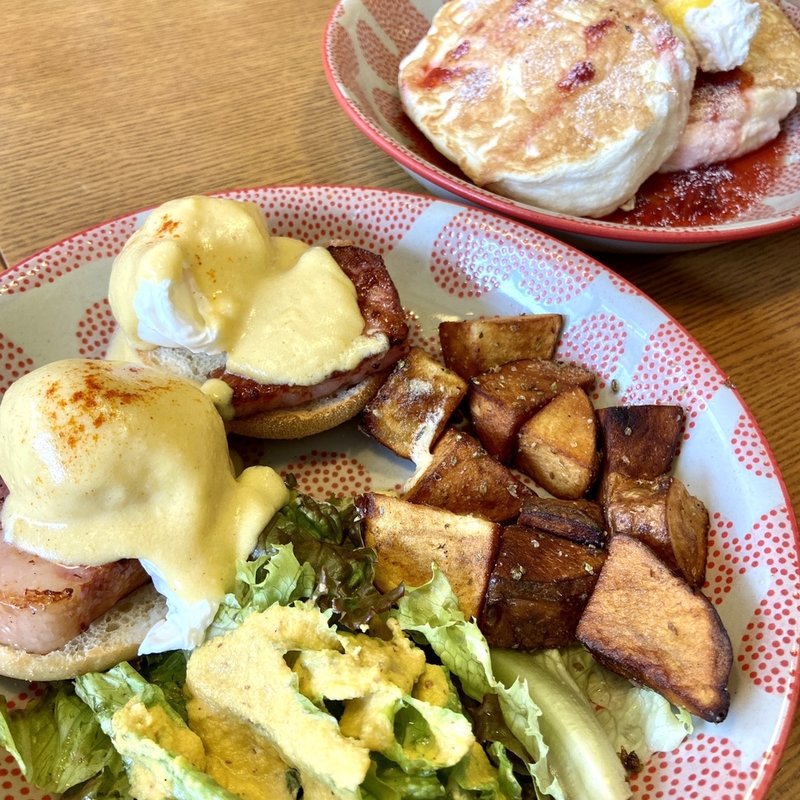 エッグベネディクト(C&C　BREAKFAST （シーアンドシーブレックファスト）)