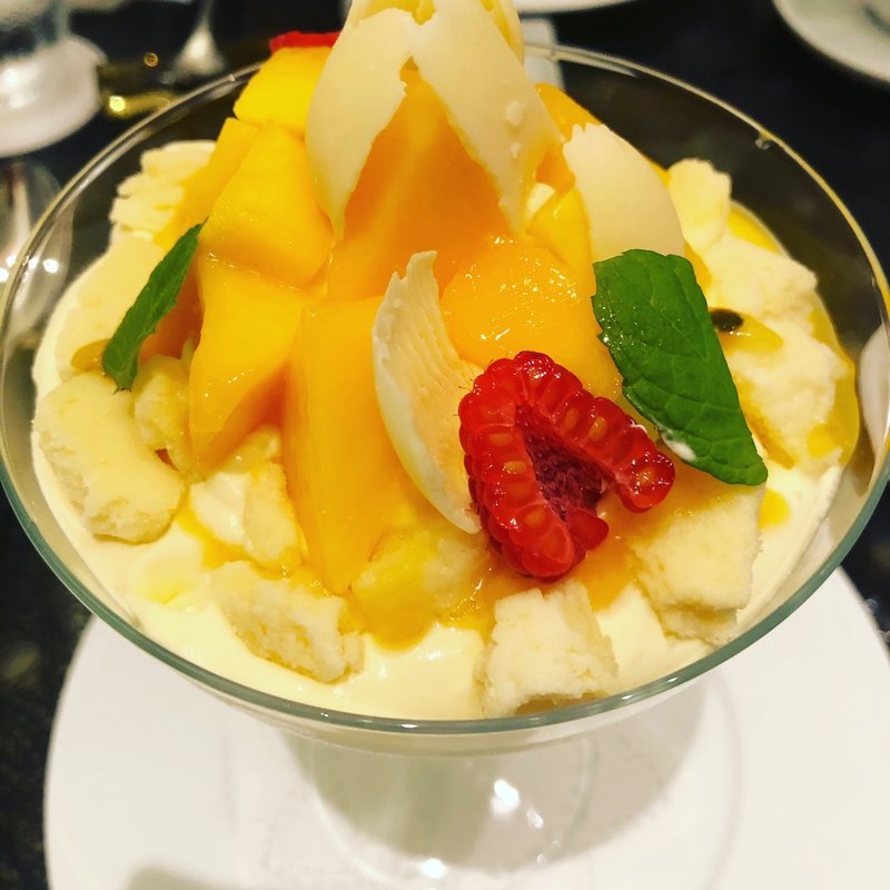 大人のパフェ(ロッシニテラス)