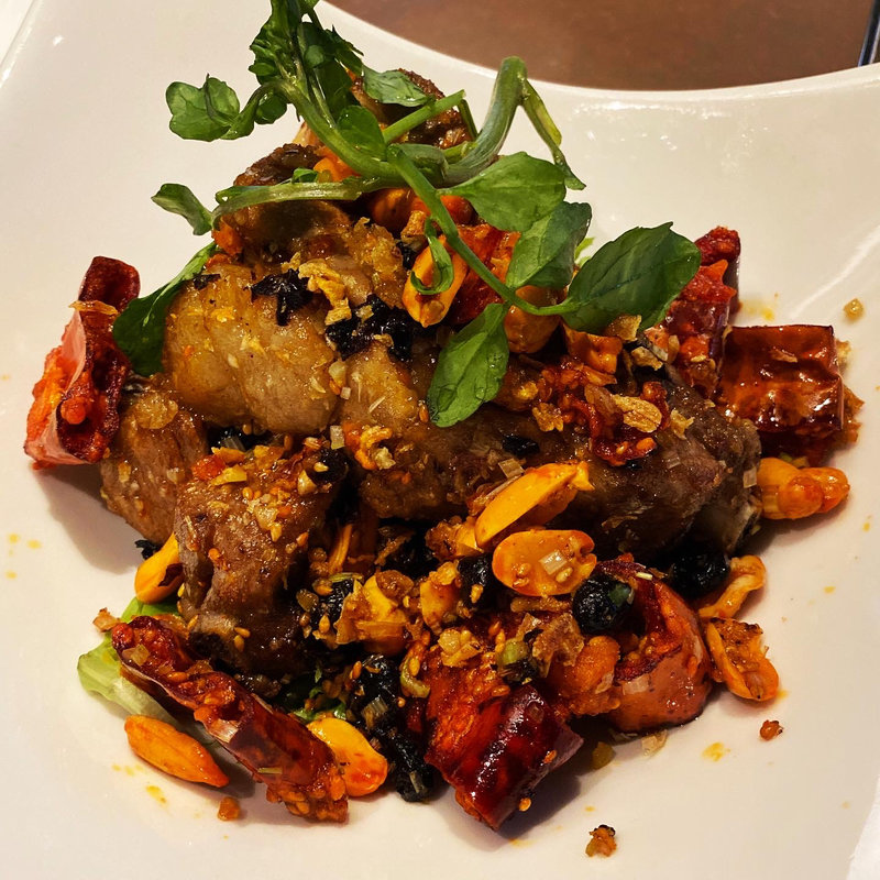 スペアリブのチリガーリック炒め(COEDO BREWRY THE RESTAURANT)