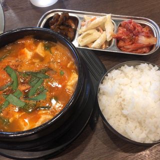 スンドゥブチゲ定食(韓国料理 中央シジャン)