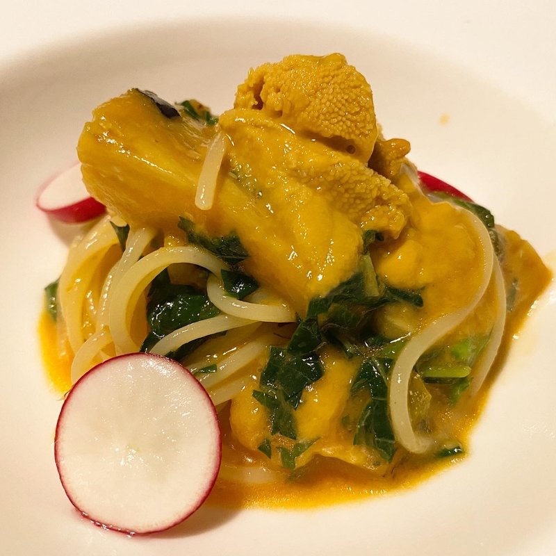 うにとモロヘイヤ、焼き茄子の冷製フェデリーニ(レストラン・ピウ)