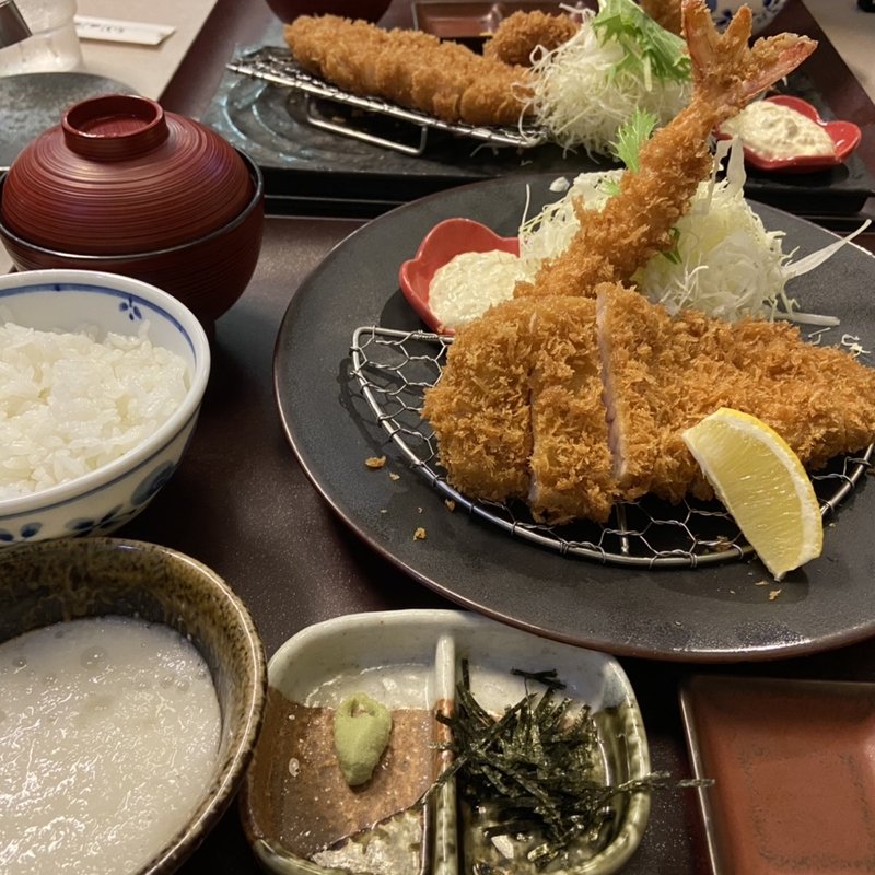 エビ上ロースかつ定食(かつ辰 本店)