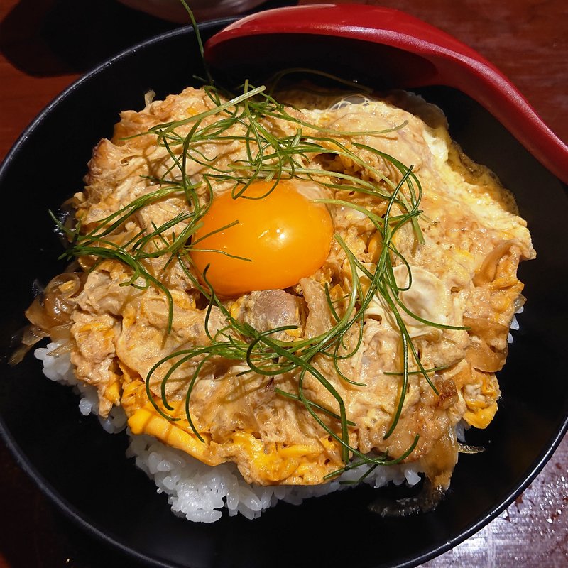 総州 紅楽美と烏骨鶏玉子の親子丼(とり鉄　川崎仲見世通り店　)