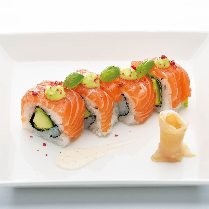 香草マヨネーズ仕立て サーモンアボカドロール(つるとんたん TOP CHEFS)