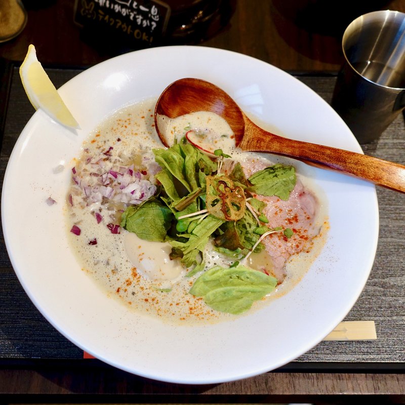 芳醇香味味玉鶏白湯そば(麺とカフェ処 悠然かしや)