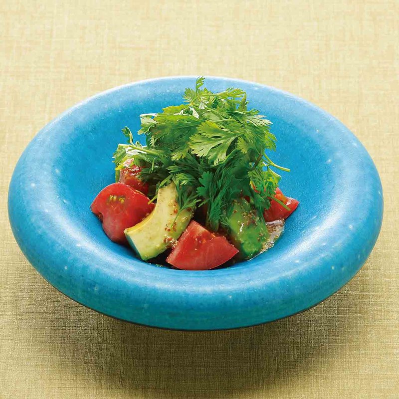 完熟トマトとアボカドのパクチーサラダ(麺匠の心つくし つるとんたん 宗右衛門町店)