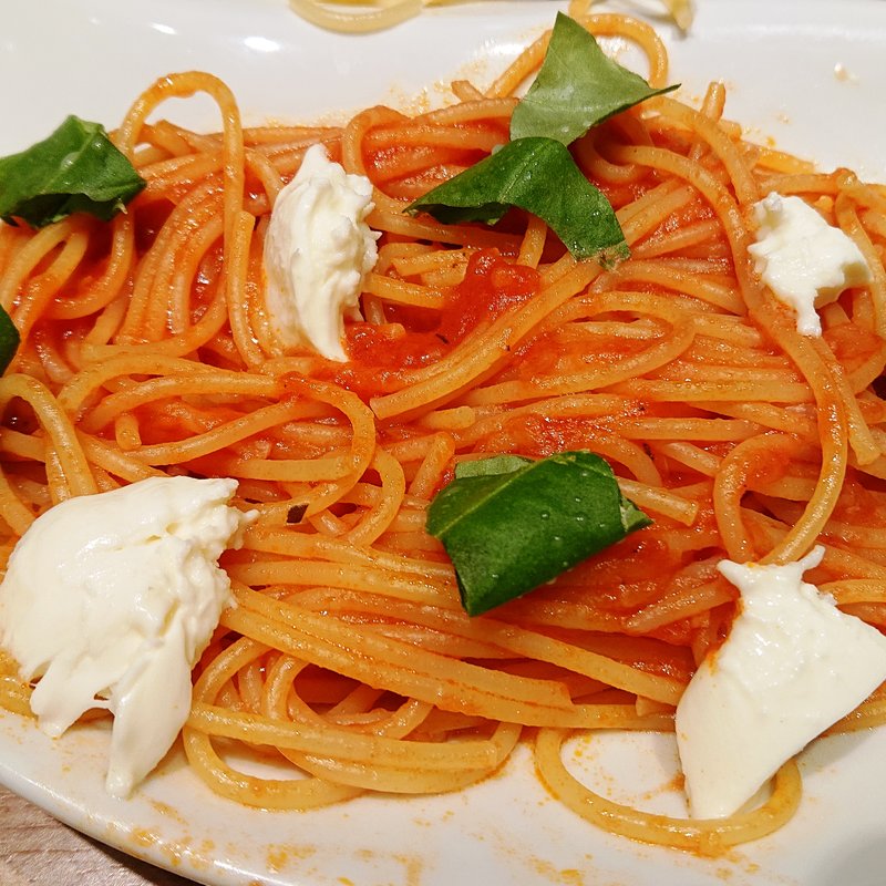 モッツァレラとバジルのトマトソース(ラパウザ アトレ川崎店)
