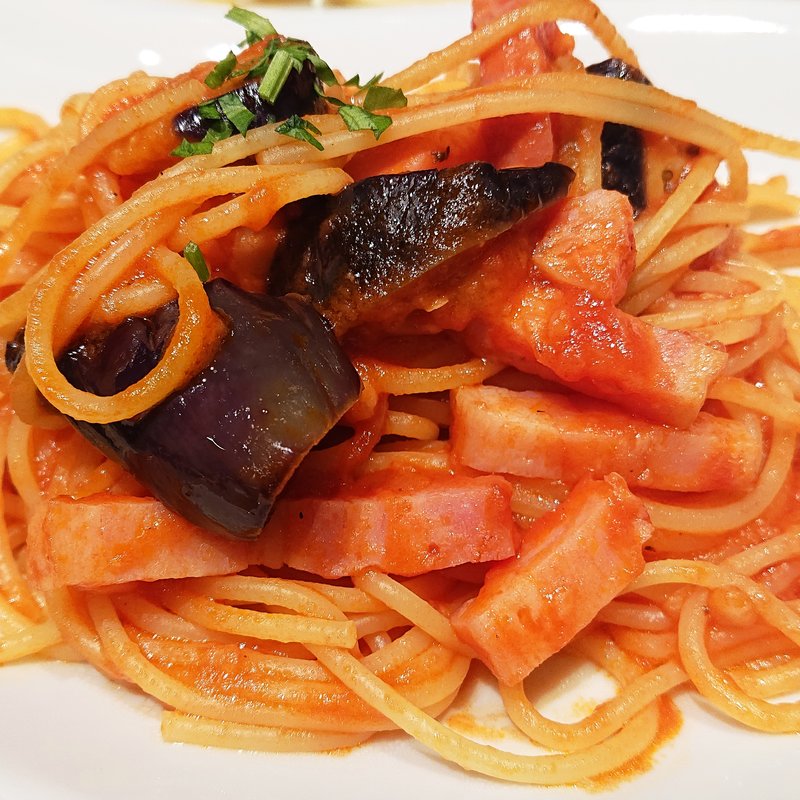 ベーコンと茄子のトマトソース(ラパウザ アトレ川崎店)