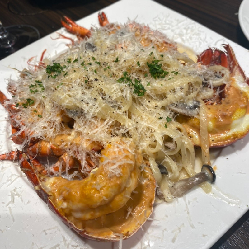 オマール海老の一尾丸ごとロースト〜パスタ添え〜(俺のフレンチ TOKYO )