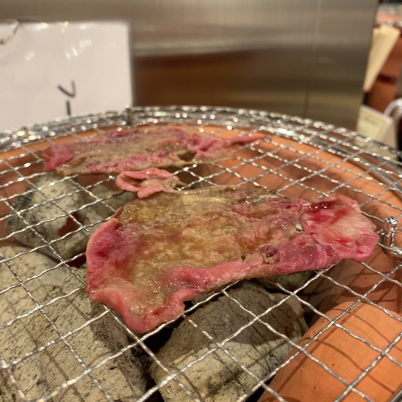 でっかい牛タン(大衆炭火ほるもんひとすじ もくもく。 本店)