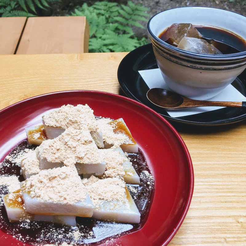 お茶付の元祖くず餅(船橋屋 コレド室町店)