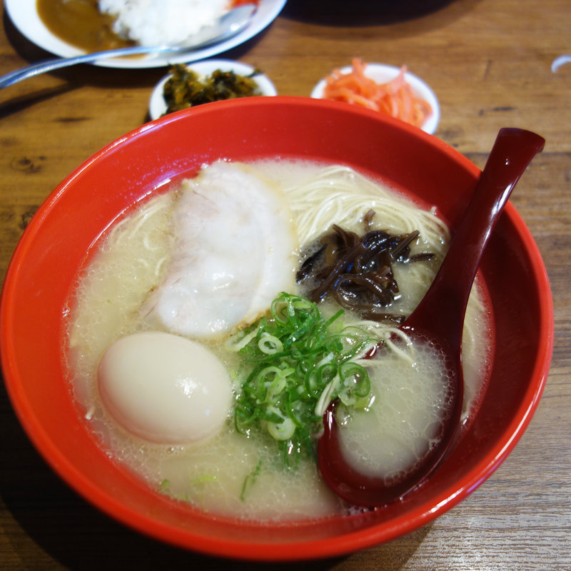 煮玉子ラーメン(博多ラーメン 勝)