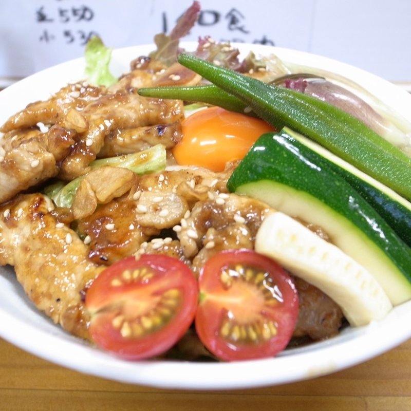 月見スタミナトンテキ丼(ラーメン専科 竹末食堂)