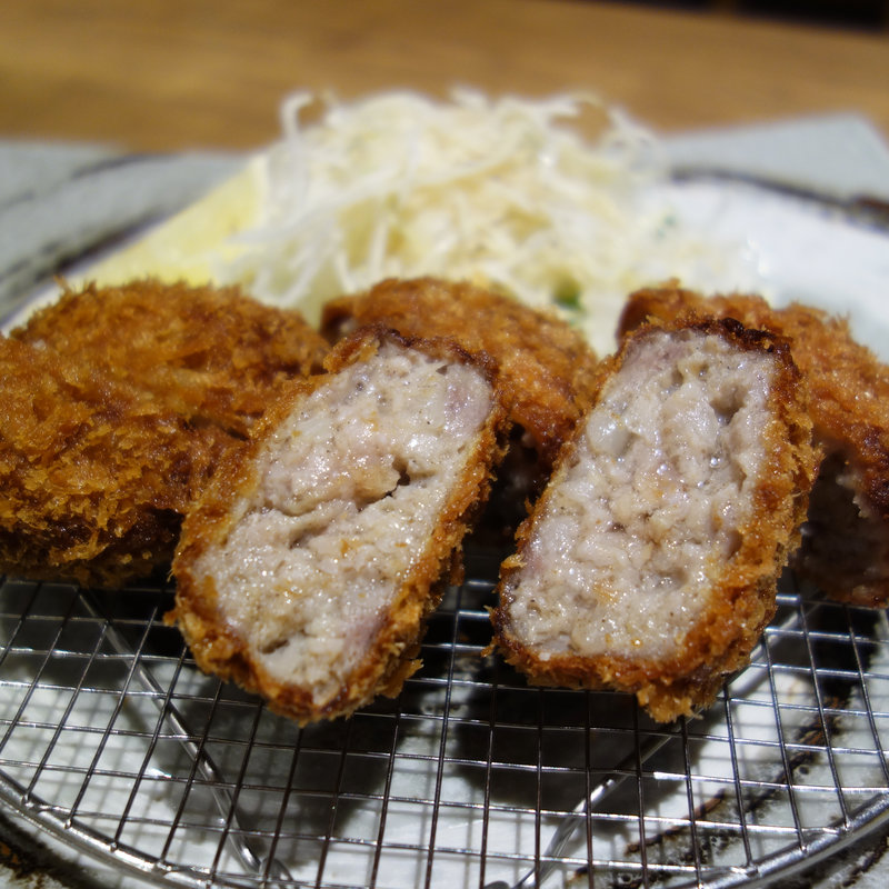 黒豚メンチカツ定食(三匹の黒豚)