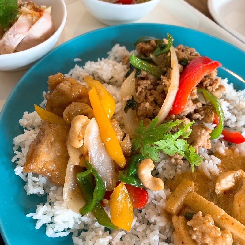 (カフェガパオ)