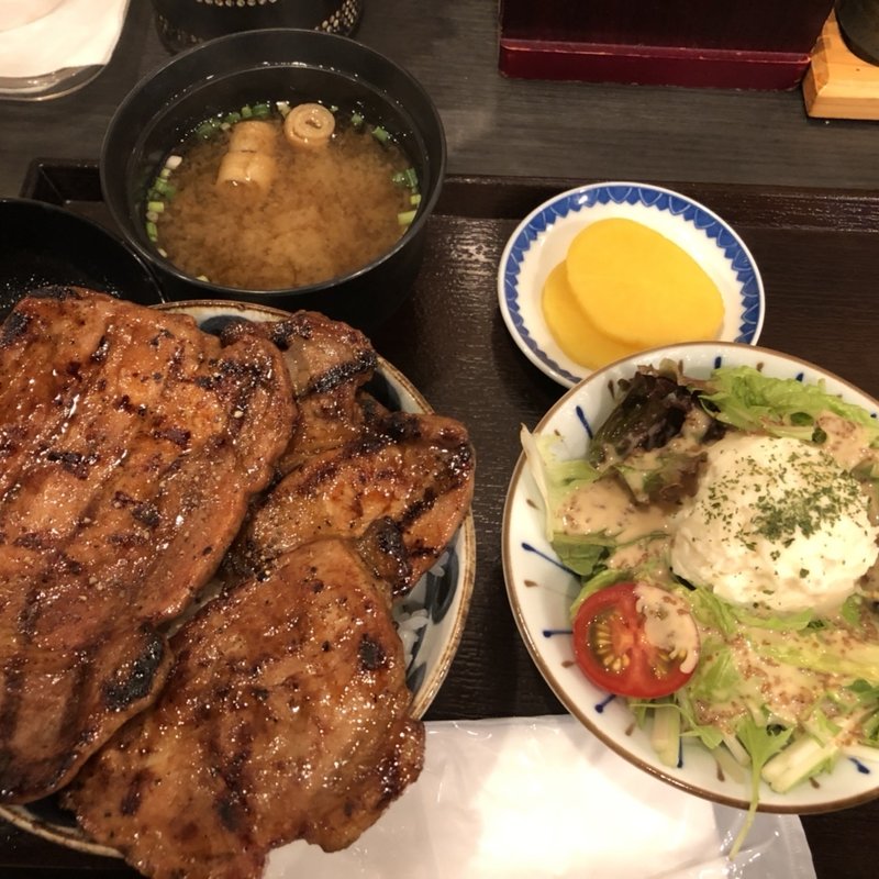 ミニサラダ付 豚丼セット 月(ぶたいち 東京人形町店)