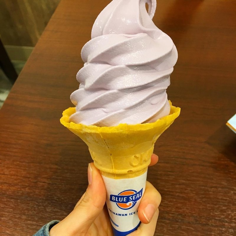 紅イモソフトクリーム(ブルーシール 横浜ワールドポーターズ店)