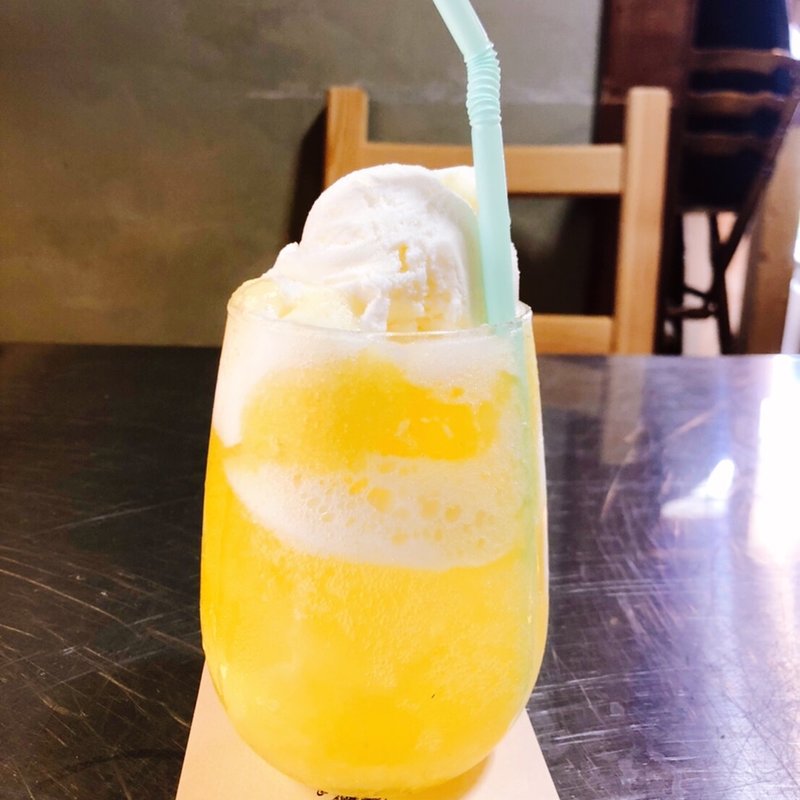 パイナップルクリームソーダ(喫茶 紬)
