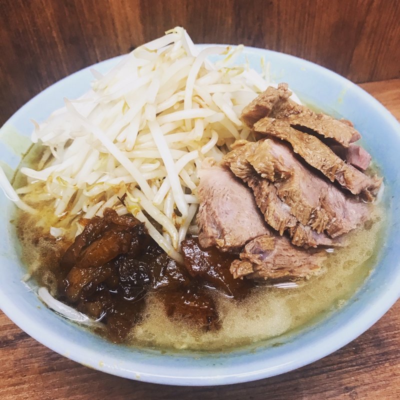 ぶた入り(ラーメン二郎 池袋東口店 （らーめんじろう）)