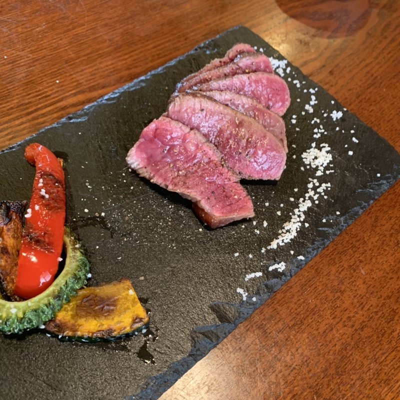 石垣産和牛　希少部位とうがらし　瞬間燻製レアステーキ(燻製沖縄料理　かびら亭)