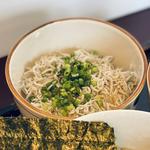 シラス丼(らぁめん居酒屋　龍音)