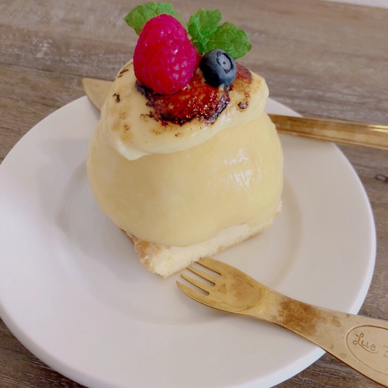 桃のブリュレケーキ(リトル ビレッジ カフェ  Little Village Cafe)