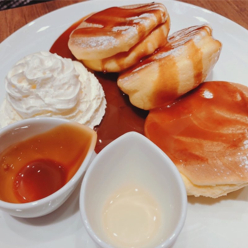 スフレパンケーキ　キャラメル＆ホイップ(麹町珈琲　江ノ島店)