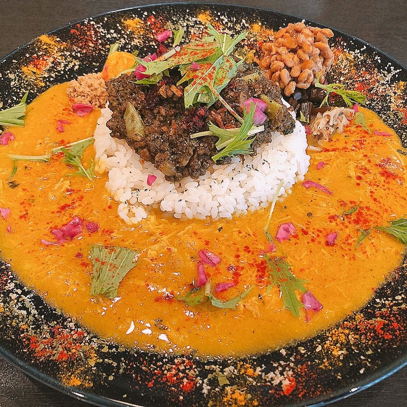 ココナッツチキン 黒ゴマ担々キーマ 納豆トピ(spiceカレーfam)