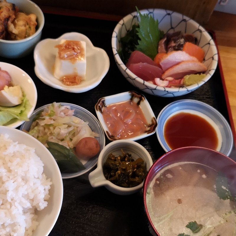 お刺身定食(いき成 （いきなり）)