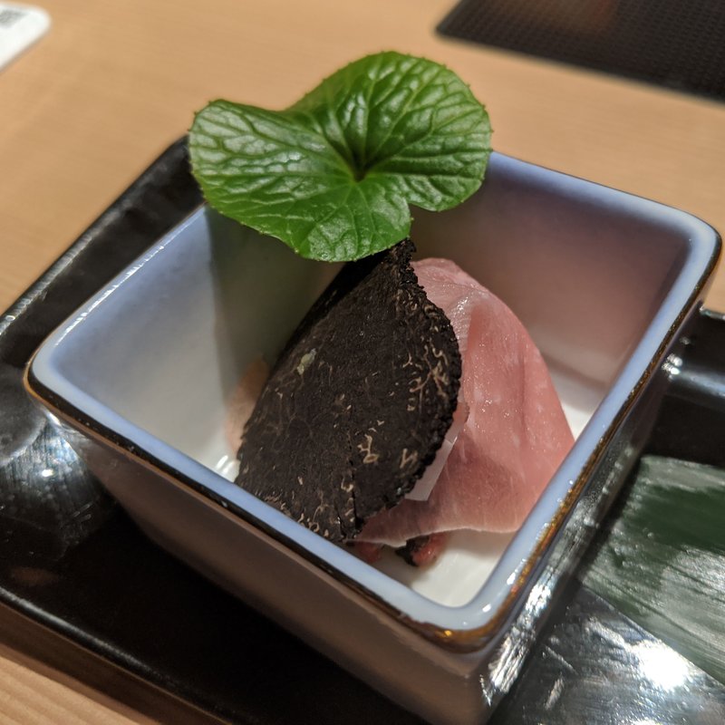 生ハム和牛タルタルトリュフのせ(しゃぶしゃぶ九)